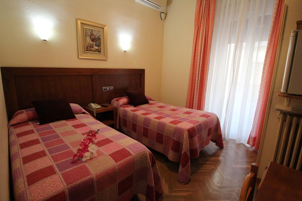 Hostal Greco Gran Via Madrid Exteriör bild