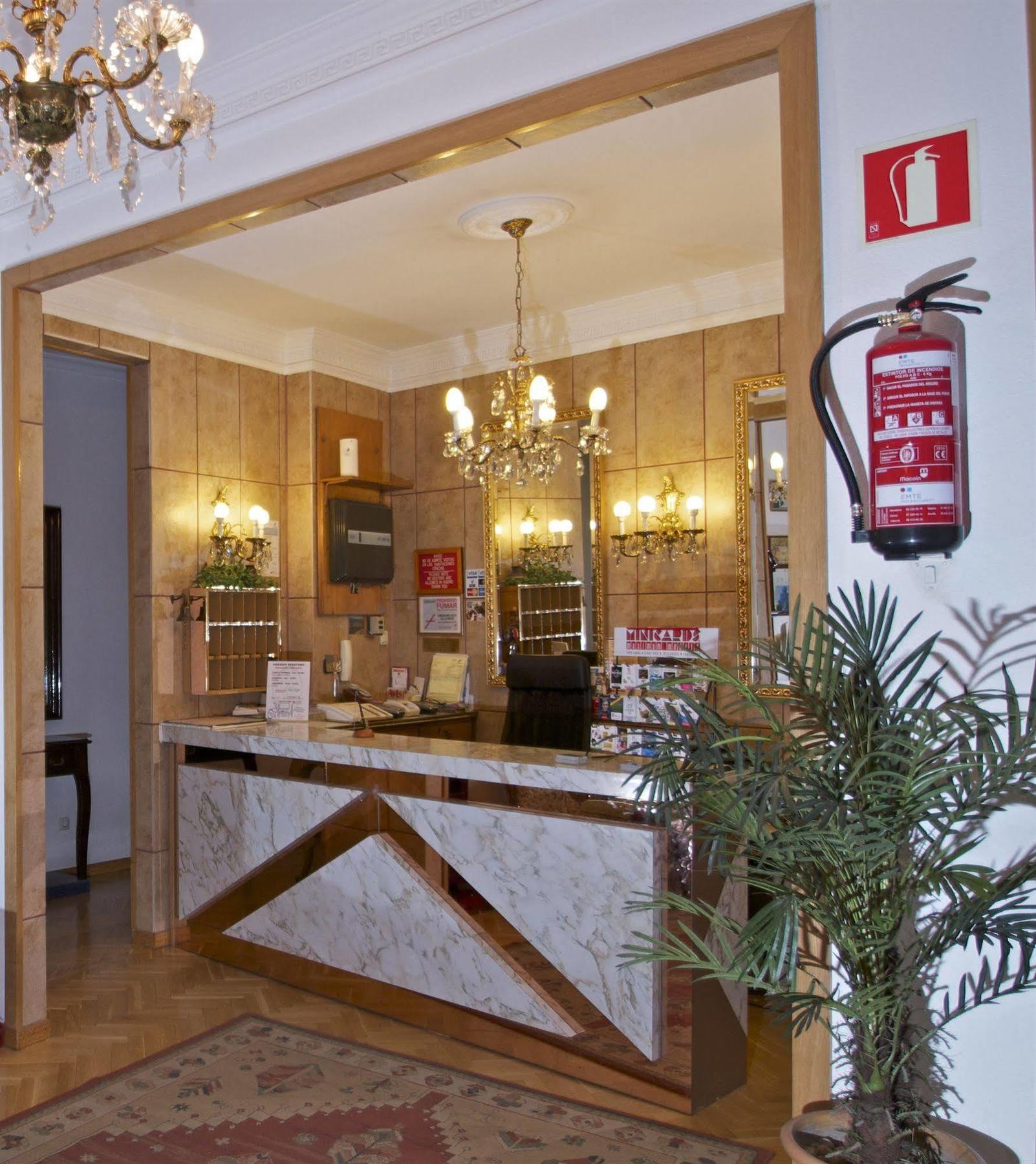 Hostal Greco Gran Via Madrid Exteriör bild