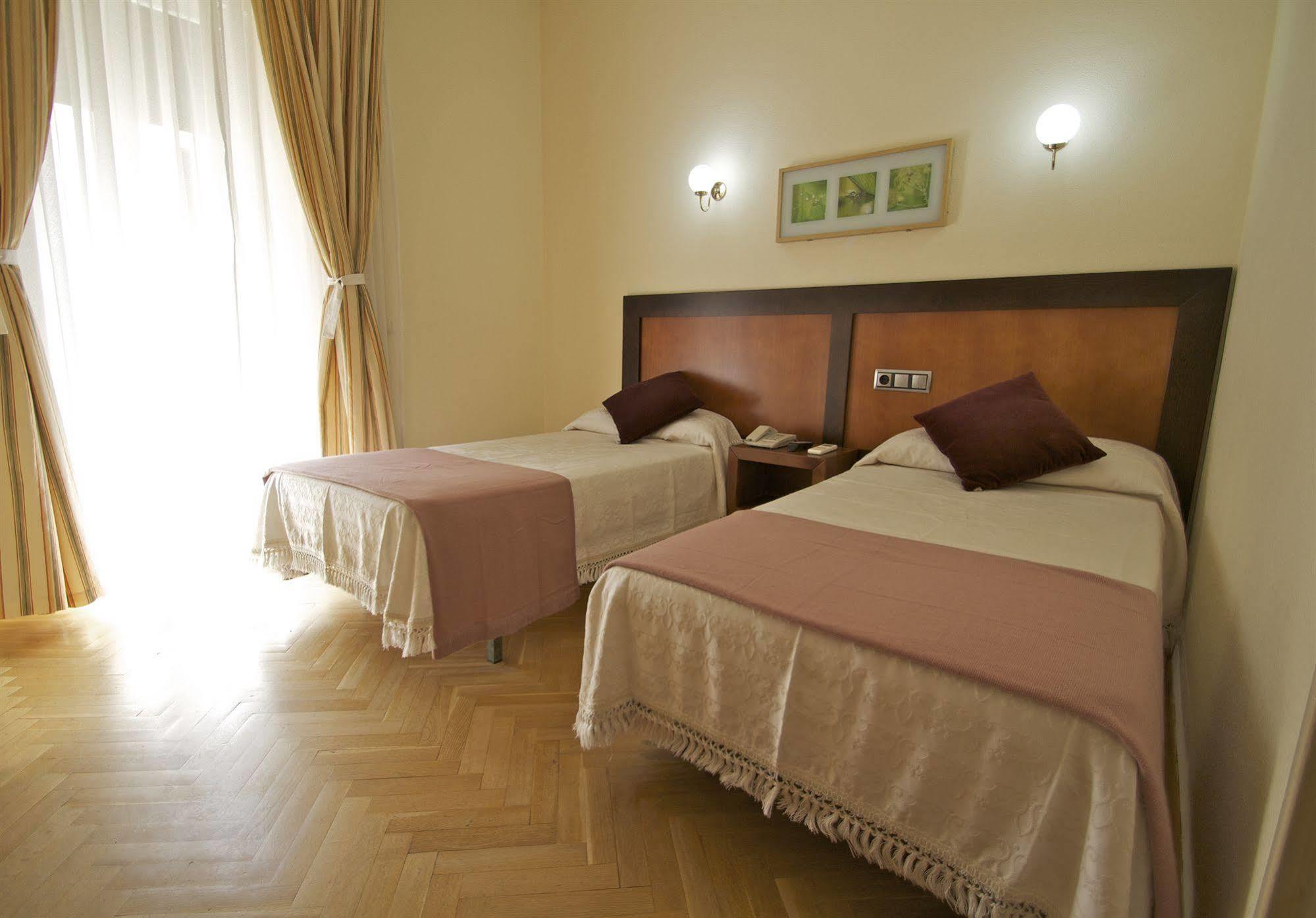 Hostal Greco Gran Via Madrid Exteriör bild