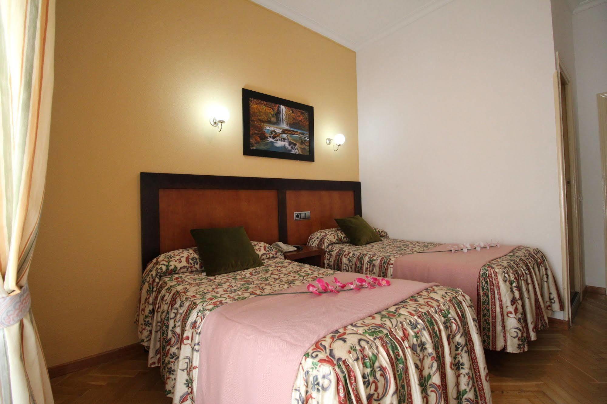 Hostal Greco Gran Via Madrid Exteriör bild