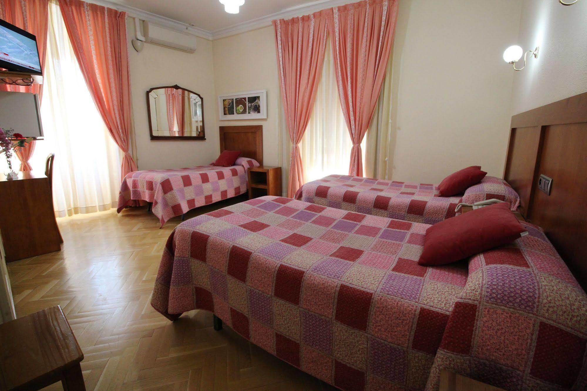 Hostal Greco Gran Via Madrid Exteriör bild