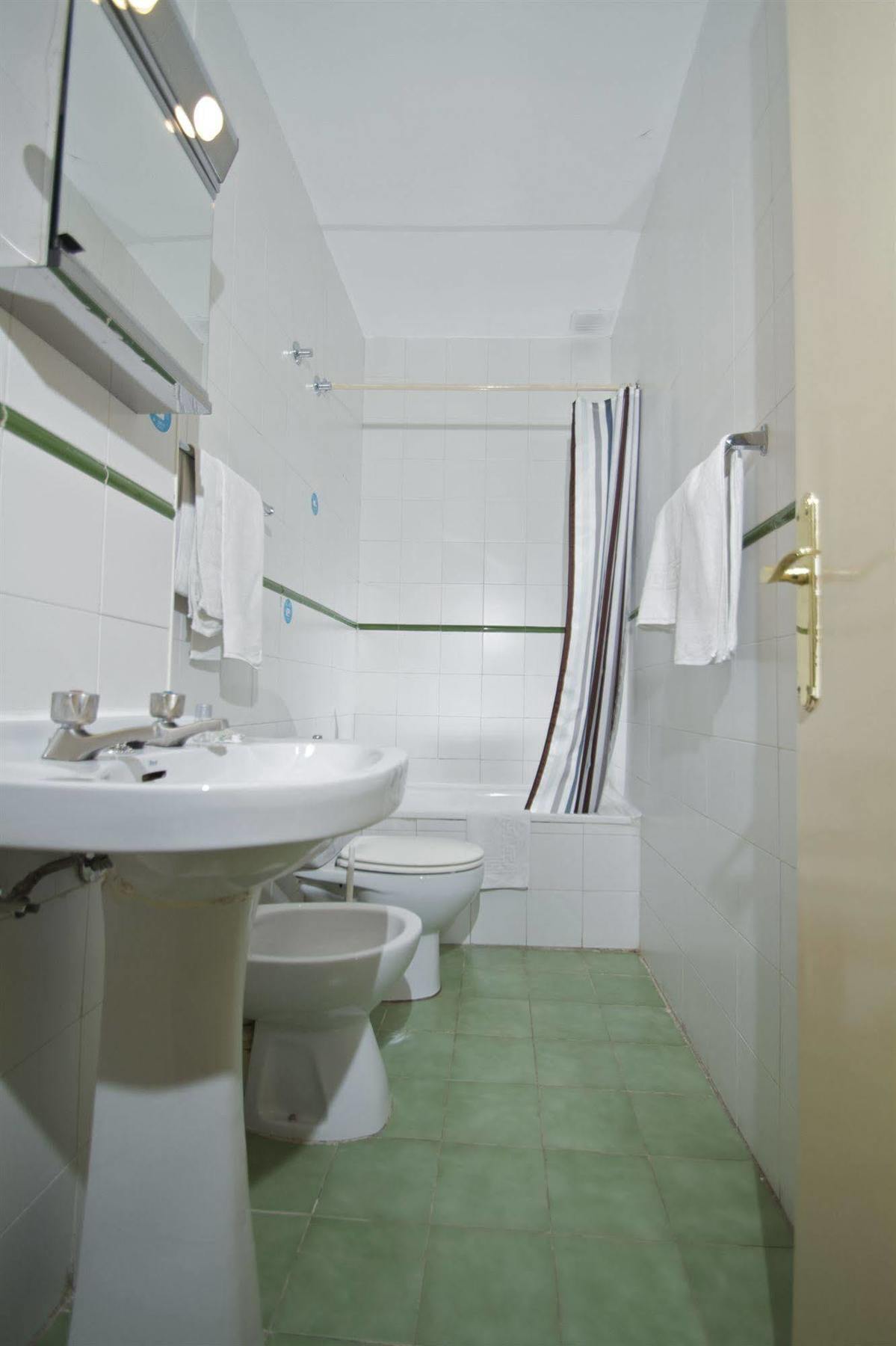Hostal Greco Gran Via Madrid Exteriör bild